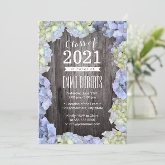 Invitation Rustique Blue Hydrangea Floral Graduation Party (Debout devant)