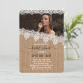 Invitation Rustique Burlap Vintage dentelle Fête des mariées  (Debout devant)