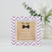 Invitation Rustique violet Chevron Bow Cravate Baby shower ga (Debout devant)