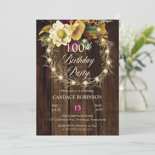 Invitation Rustique Woodsy Lighted Wreath 100e fête d'anniver (Debout devant)