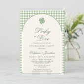 Invitation Sage Checkered Lucky in Love Engagement Party (Debout devant)