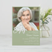 Invitation Sage Green 80th Birthday Photo (Debout devant)
