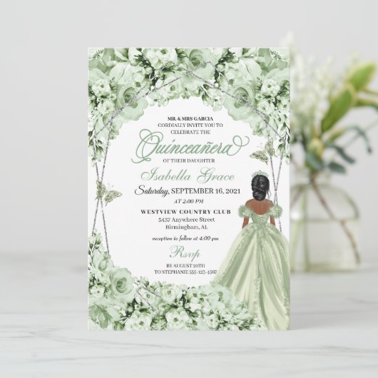Invitation Sage Green Elegant Floral Quinceanera (Debout devant)
