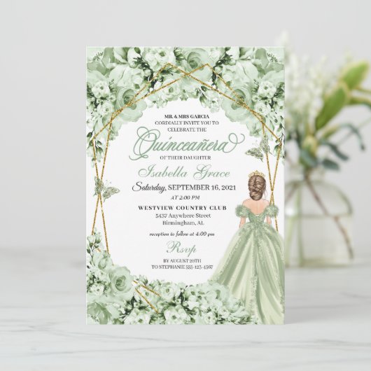Invitation Sage Green Gold Princesse Robe Quinceanera (Debout devant)