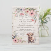 Invitation Saint-Vache Highland Floral mignonne Baby shower a (Debout devant)