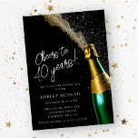 Invitation Salutations à 40 ans Bouteille de Champagne Annive<br><div class="desc">Parfait 40ème anniversaire d'invitation pour un homme ou une femme. Une bouteille de champagne ouverte avec des bulles d'évasion crée un design festif. Cheers to 40 years est écrit dans un script moderne et tendance. Les détails de l'anniversaire suivent ci-dessous. Le texte blanc apparaît contre l'arrière - plan noir. Tout...</div>