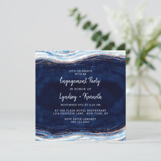 Invitation Sapphire Blue Rose Gold Geode Engagement (Debout devant)