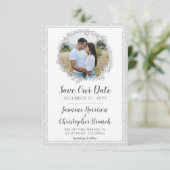 Invitation Sauver la date Couronne moderne de feuilles botani (Debout devant)