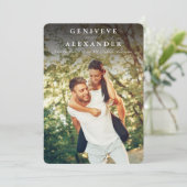 Invitation SAVE THE DATE photo moderne élégants noms foncé (Debout devant)