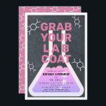 Invitation Science Experiment Flask Chalkboard Girl Birthday<br><div class="desc">Ce cool "attrape ton manteau de laboratoire" science anniversaire d'expérience invitation pour les filles dispose d'un tableau noir / tableau noir arrière - plan avec une fiole encadrée par une bordure blanche. L'envers est composé d'un arrière - plan rose avec des motifs moléculaires. Personnalisez-vous pour répondre à vos besoins. Vous...</div>