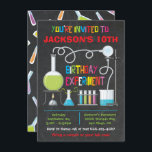 Invitation Science Lab Expérience Anniversaire Fête Invitatio<br><div class="desc">Super mignon et cool,  Science Lab Expérience Anniversaire fêtes béchers,  tube de test,  brûleur de bunsen sur un arrière - plan de tableau noir. Idéal pour le scientifique fou de votre famille ou le nerd scientifique. Idéal pour un garçon ou une fille.</div>