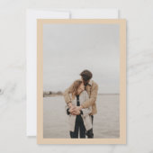 Invitation Script beige sable photo calligraphie mariage (Dos)