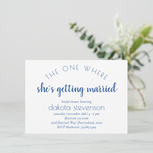Invitation Script bleu simple | Une Où Elle Se Marie (Debout devant)