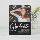 Invitation Script de fin d'études noir blanc - photo de la fê (Debout devant)