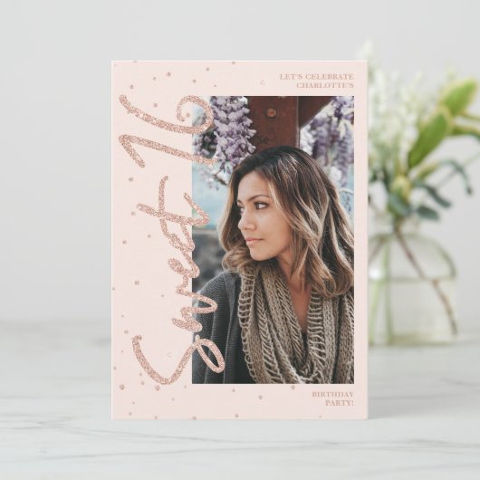 Invitation Script de parties scintillant en or rose moderne 4 (Debout devant)