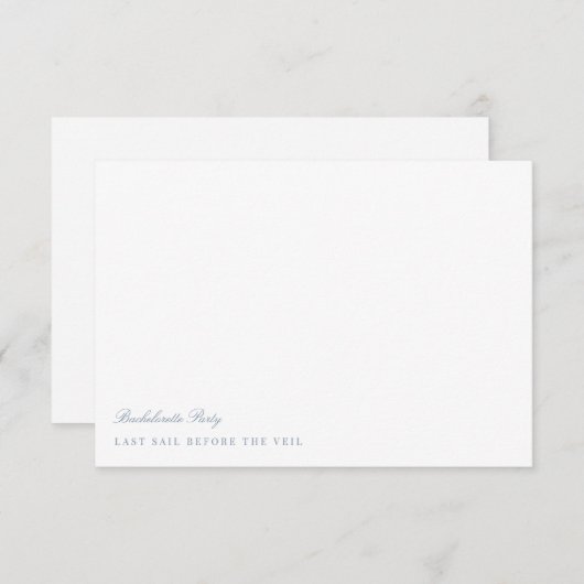 Invitation Script Dusty Blue & White Bachelorette Party Card (Devant / Derrière)