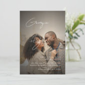 Invitation Script élégant & Fade foncé Photo QR Code Mariage (Debout devant)
