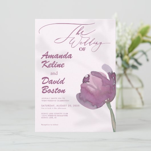 Invitation Script floral violet moderne Mariage élégant (Debout devant)