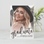 Invitation Script Graduate Simple Photo Graduation (Debout devant)