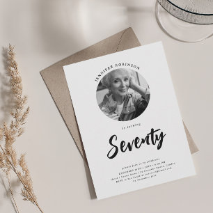 Invitation Script minimaliste photo 70e anniversaire noir bla