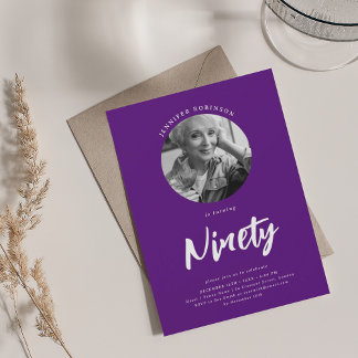 Invitation Script minimaliste photo 90e anniversaire violet