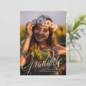 Invitation Script Modern Photo Graduation Party (Debout devant)