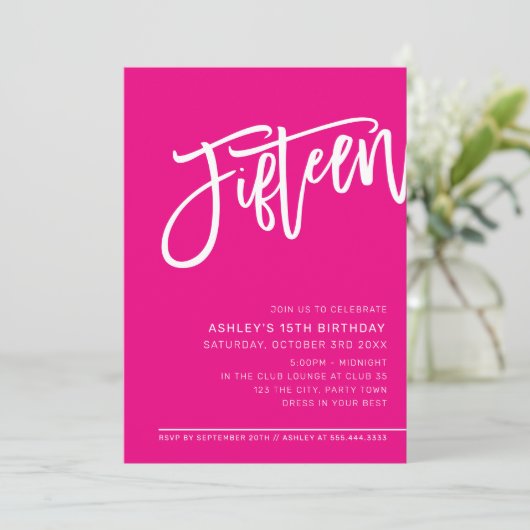 Invitation SCRIPT MODERNE 15e anniversaire fête chaude rose b (Debout devant)