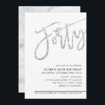Invitation SCRIPT MODERNE 40e anniversaire parties scintillan<br><div class="desc">par kat massard >>> https://linktr.ee/simplysweetpaperie <<< Un design branché et écrit à la main pour votre 40ÈME ANNIVERSAIRE - J'ai la plupart des âges disponibles en magasin CONSEIL :: 1. Pour modifier/déplacer des graphiques et des polices et ajouter du texte - cliquez sur le bouton "customiser". - - - -...</div>