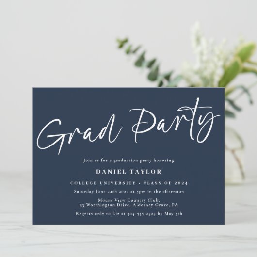 Invitation Script moderne Blue White Graduation Party (Debout devant)