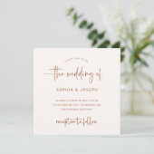 Invitation Script moderne | Mariage en terre cuite et crème (Debout devant)