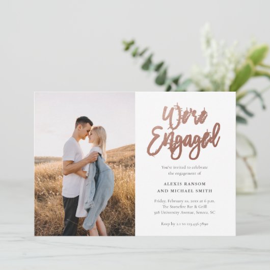 Invitation Script moderne Nous sommes engagés Photo Engagemen (Debout devant)