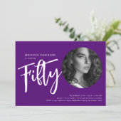 Invitation Script moderne photo 50e anniversaire fête violet (Debout devant)
