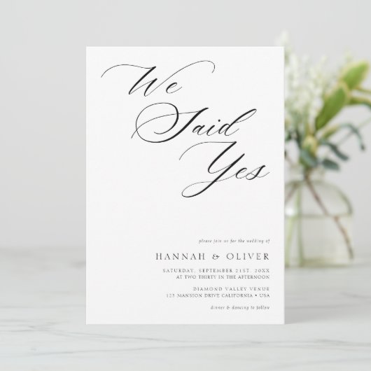 Invitation Script Noir Blanc Calligraphie Nous Avons Dit Oui  (Debout devant)