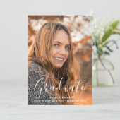 Invitation Script noir Moderne Diplômé Photo Graduate (Debout devant)