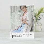 Invitation Script noir Moderne Diplômé Photo Graduate (Debout devant)