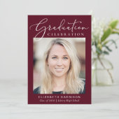 Invitation Script photo moderne Burgundy Graduation Party (Debout devant)