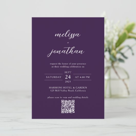 Invitation Script photo moderne prune violet QR Code Mariage (Debout devant)