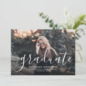 Invitation Script photo personnalisé Black Graduation Party (Debout devant)