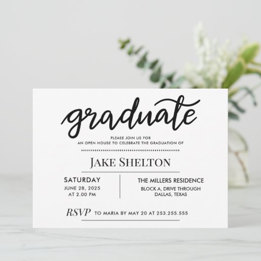 Invitation Script simple d'études supérieures Open House Grad (Debout devant)