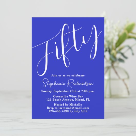 Invitation Script simple moderne Royal Blue 50th Birthday (Debout devant)