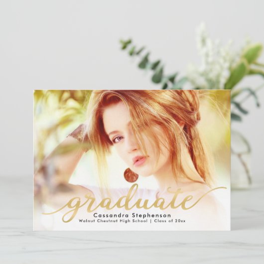 Invitation Script tendance Moderne Gold Photo Graduation (Debout devant)