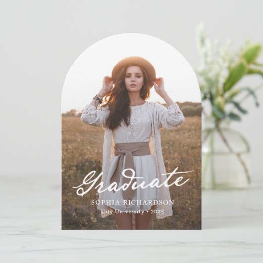 Invitation Script Whimsical | Chic Photo Graduation Party (Debout devant)