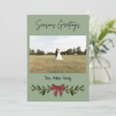 Invitation Seasons Greeting Garland and Mistletoe (Debout devant)