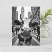 Invitation Selfie de vache drôle sur une rue très fréquentée (Debout devant)