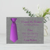 Invitation Serez-Vous Mon Groomsman Purple & White Cravate (Debout devant)
