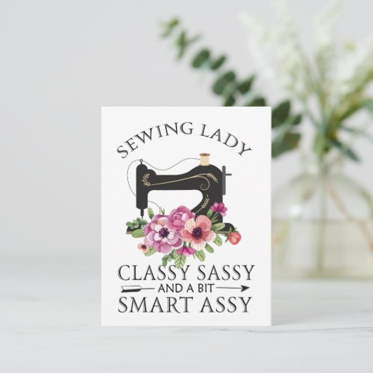 Invitation Sewing Lady Class Sassy And A Bit Smart Assy (Debout devant)