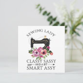 Invitation Sewing Lady Class Sassy And A Bit Smart Assy (Debout devant)