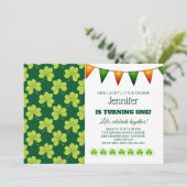 Invitation Shamrock de Clover Vert mignon Anniversaire Motif (Debout devant)