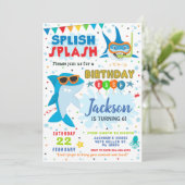 Invitation Shark Birthday Invite Splish Splash Birthday Bash (Debout devant)