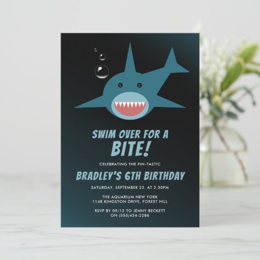 Invitation Shark Bite N'Importe Quel Âge Anniversaire (Debout devant)